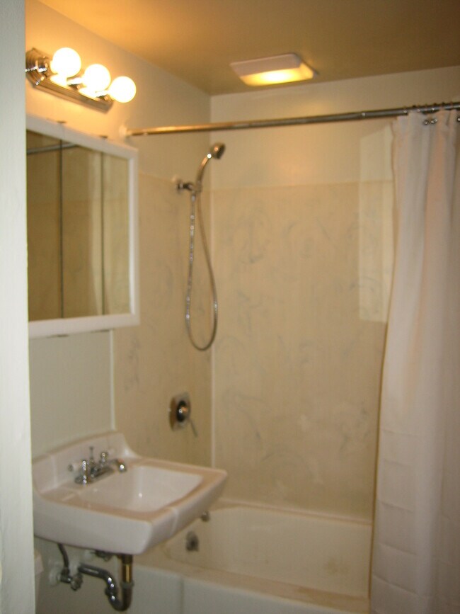 clean and comfortable - 1501 NW 75th St