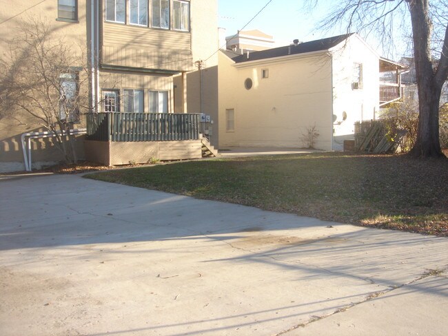 Building Photo - 227 E High St