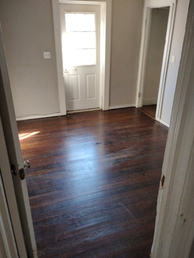 Building Photo - 90 E Elm St