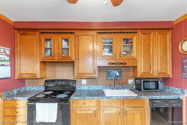 Foto del edificio - 21371 Hillcrest St