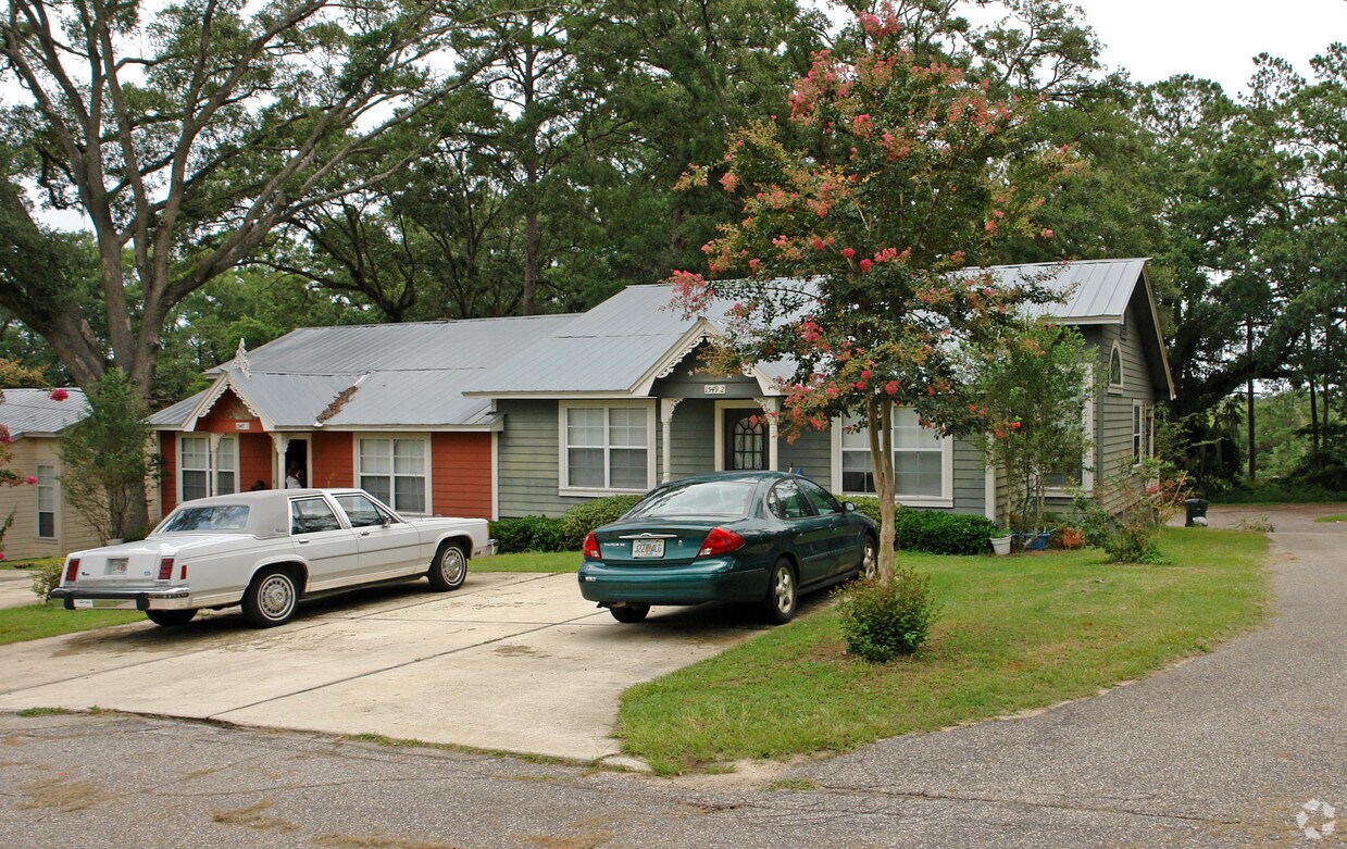 Primary Photo - 1553 Coombs Dr
