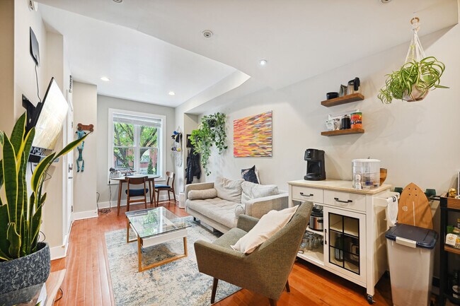 Foto del edificio - 43 Hanover Pl NW