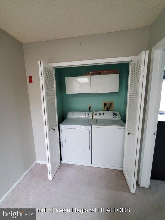 Building Photo - 28 Melrose Dr