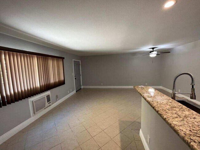 Building Photo - 5513 Fulcher Ave