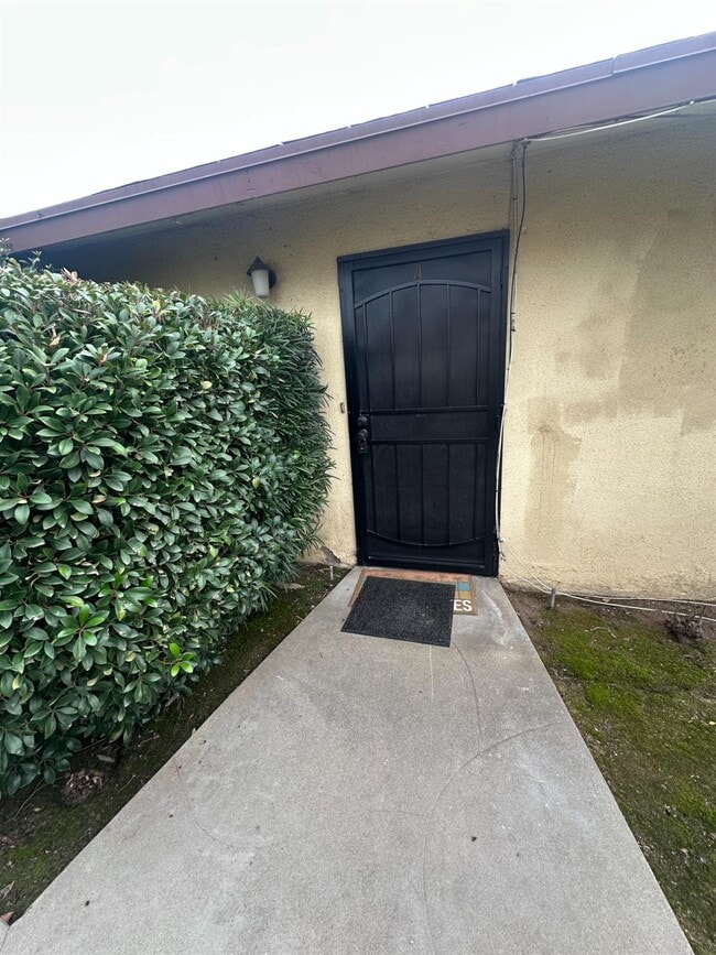 Building Photo - 220 Pollasky Ave