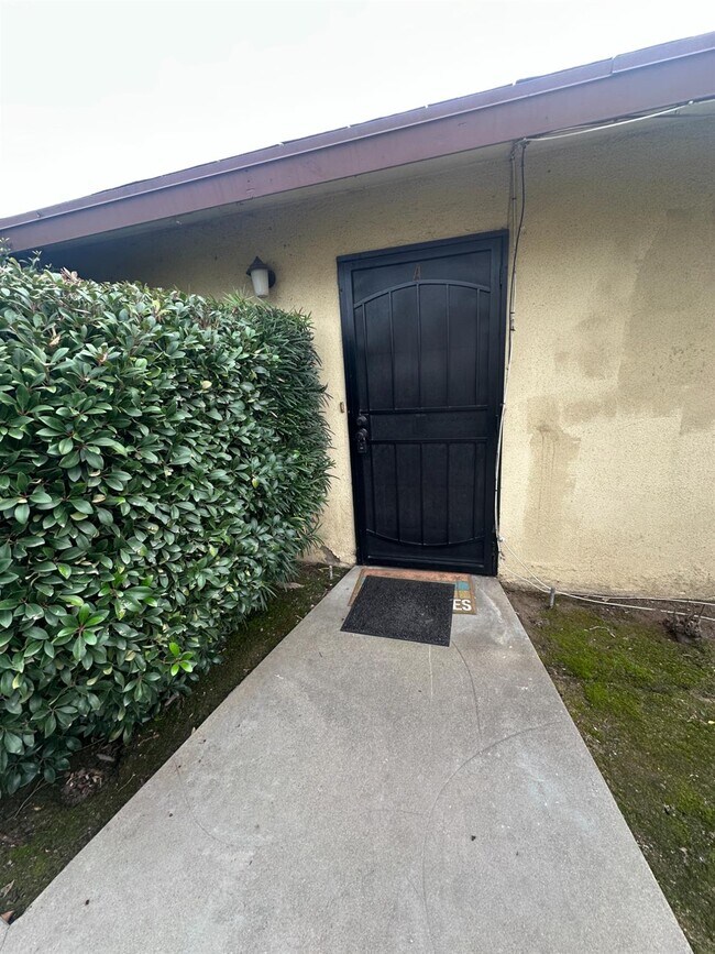 Foto del edificio - 220 Pollasky Ave