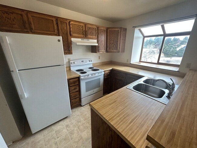 Building Photo - 2 Bed 2 Bath Condominium