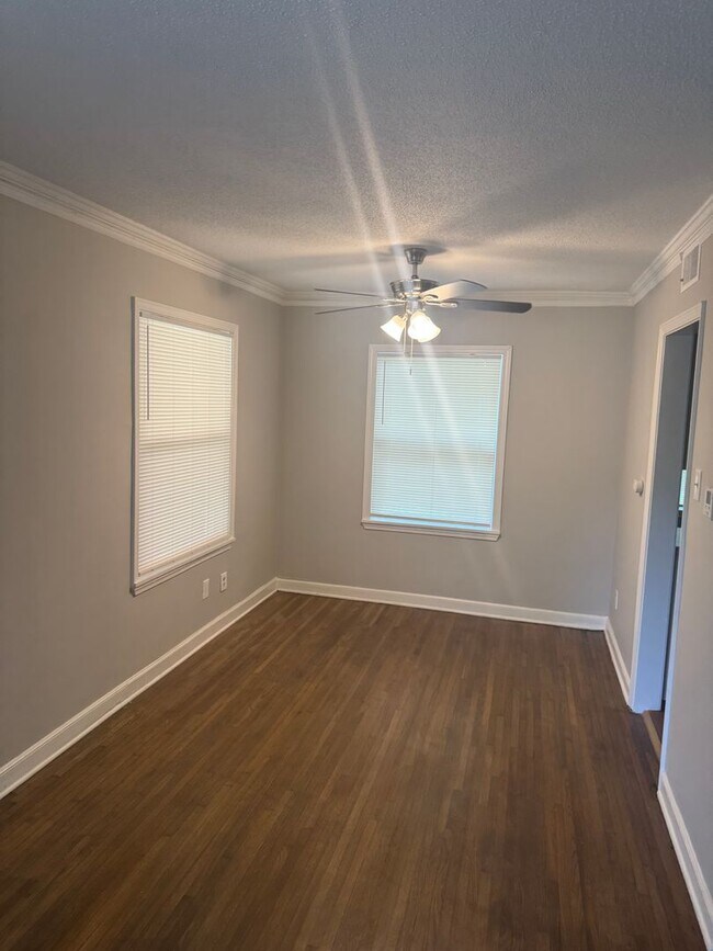 Foto del edificio - 1334 Parkland Rd