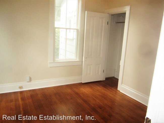 Building Photo - 3 br, 2 bath House - 151 N. Shaffer St.