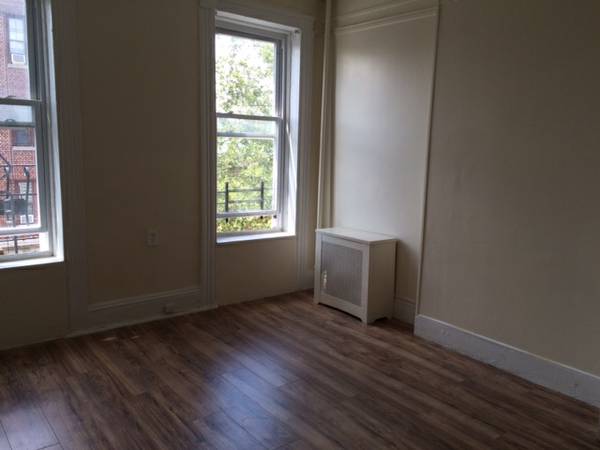 Foto principal - 90 Jordan Ave