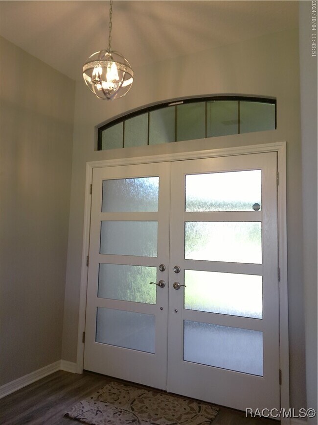 Foto del edificio - 1381 N Spend a Buck Dr