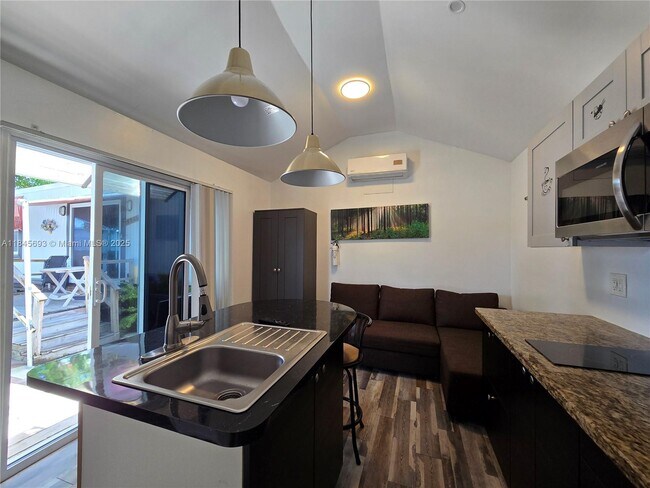 Foto del edificio - 330 SW 13th St