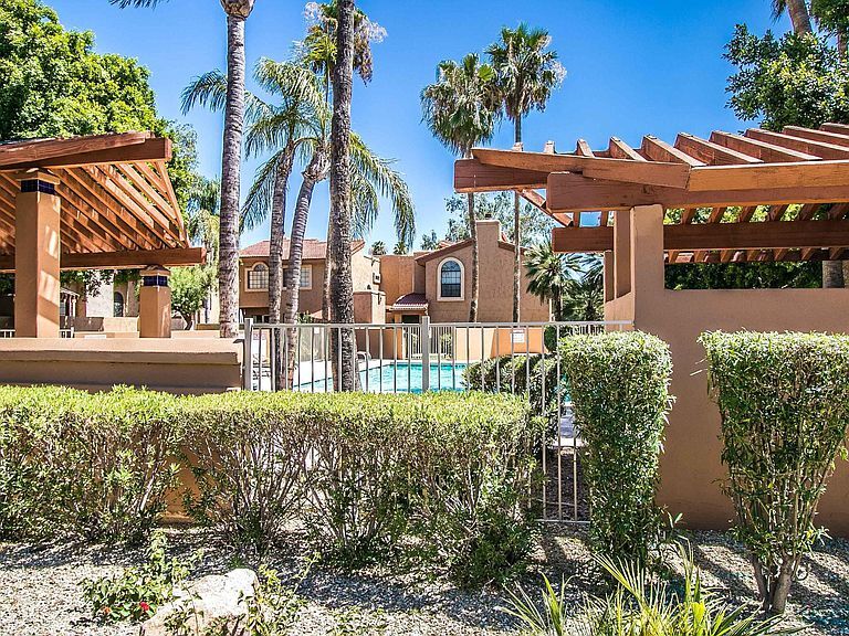 Luxury Scottsdale Townhouse - 5640 E Bell Rd