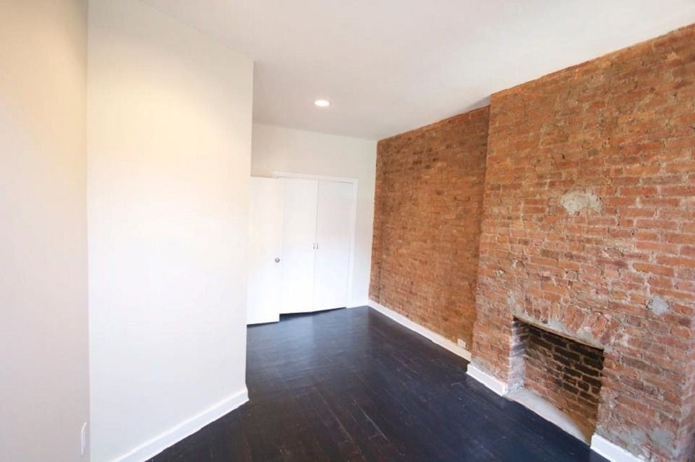 Primary Photo - 182 Washington Ave