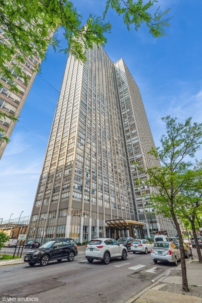 Foto del edificio - 655 W Irving Park Rd
