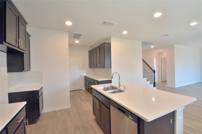 Foto del edificio - 349 Capstone Rd