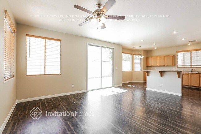 Foto del edificio - 9149 Dorrell Ln