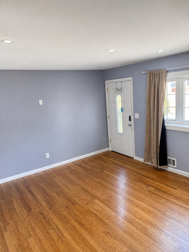 Foto del edificio - 3 Bedroom Single-Family Ranch Home in Toms River