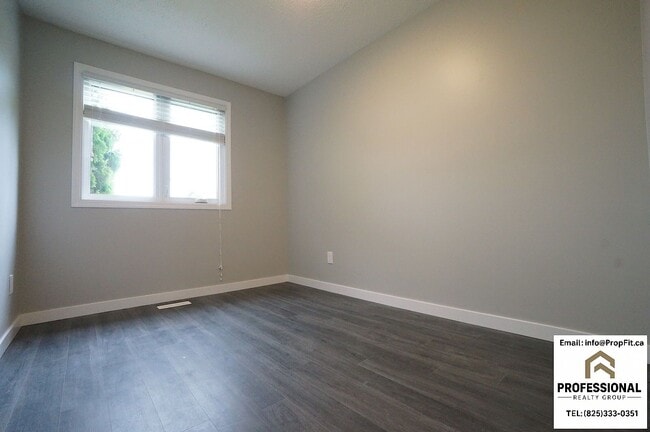 Building Photo - 3004 79 St NW