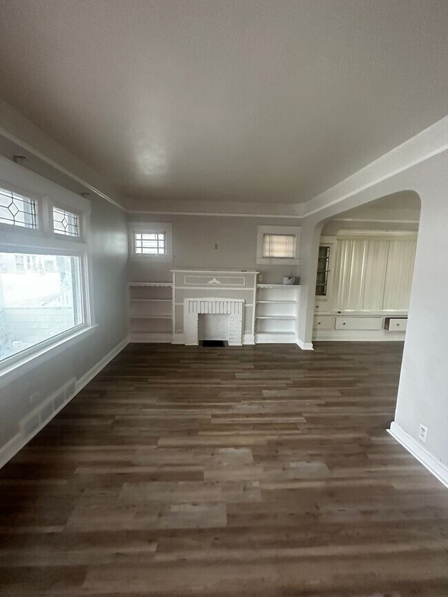Building Photo - 12801 Farringdon Ave