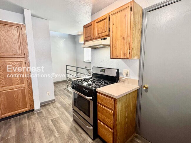 Foto del edificio - 1327 S Lawton Ave