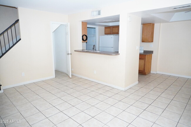 Foto del edificio - 4417 E Riverside St