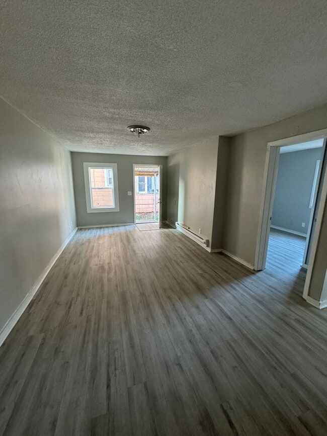 Building Photo - C-House