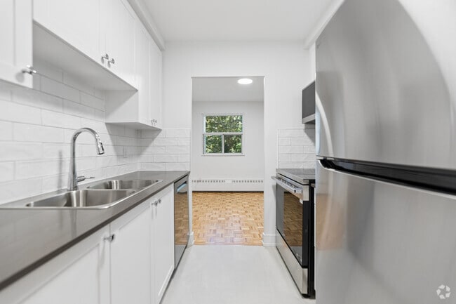 2BR, 1BA - 885SF - Kitchen - 7 ALBERT ST