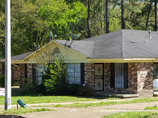 Building Photo - 6441 Gillespie Rd