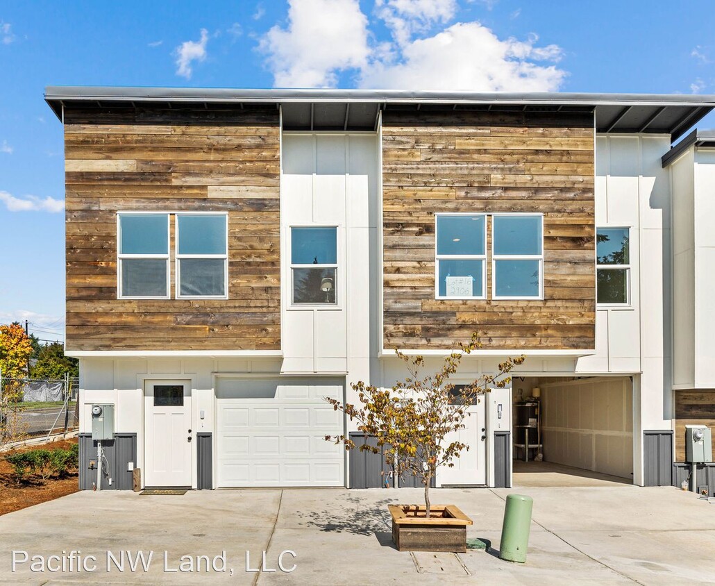 Foto principal - 3 br, 2.5 bath House - 2912 NE 137th St