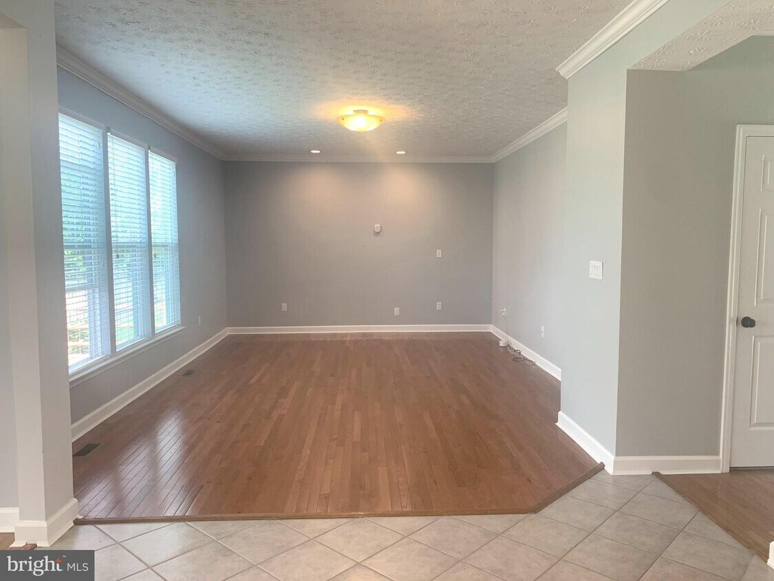 Primary Photo - 705 Rock Elm Ct