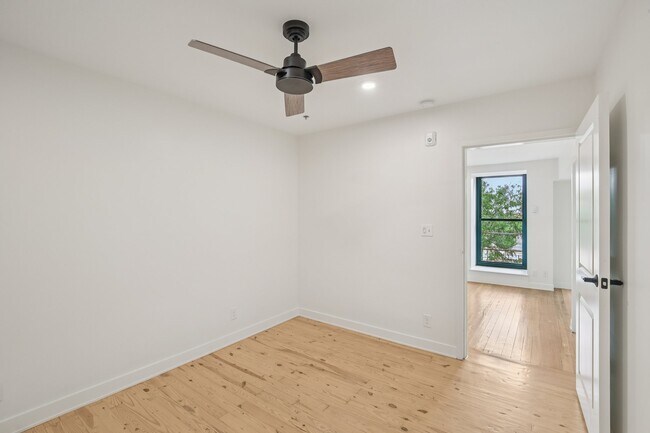 Foto del edificio - 110 W 9th St