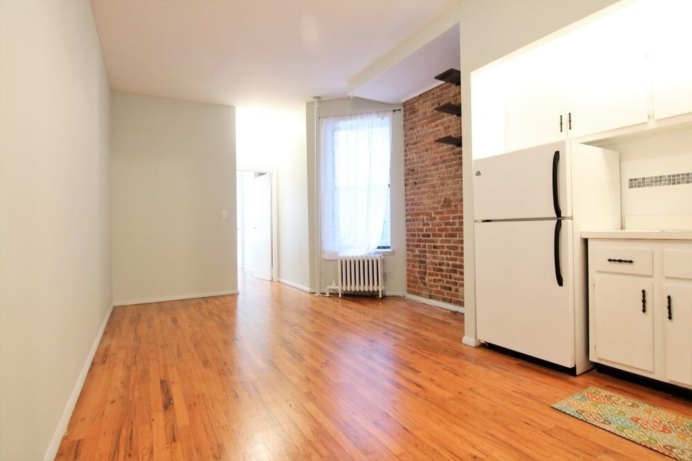 Primary Photo - 726 Amsterdam Ave
