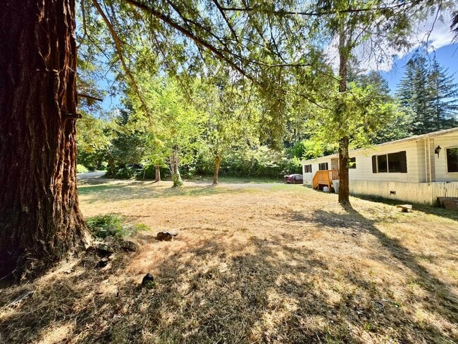 Building Photo - Spacious Home awaits!