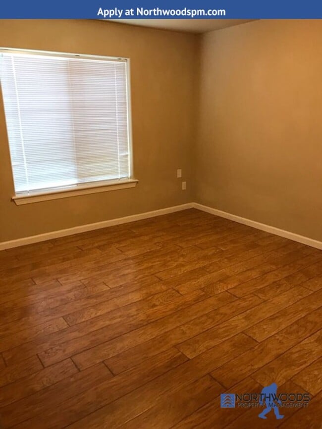 Building Photo - 55+ Community  2 Bedrooms, 2 Bath Beautifu...