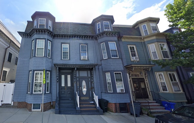Building Photo - 196 Dorchester St