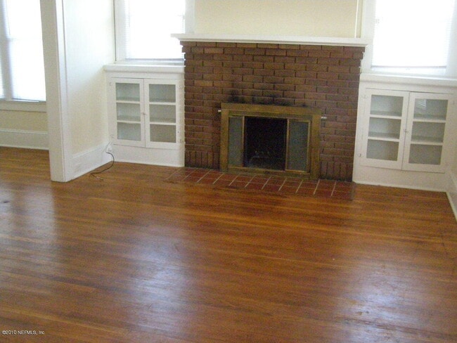 Building Photo - 829 Goodwin St