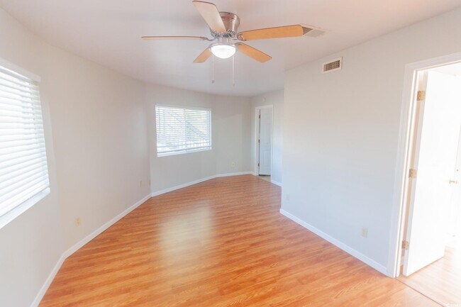 Foto del edificio - 505 Tree Top Ln