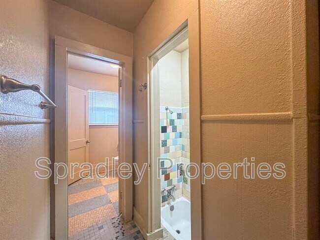 Foto del edificio - 234 W 7th Ave