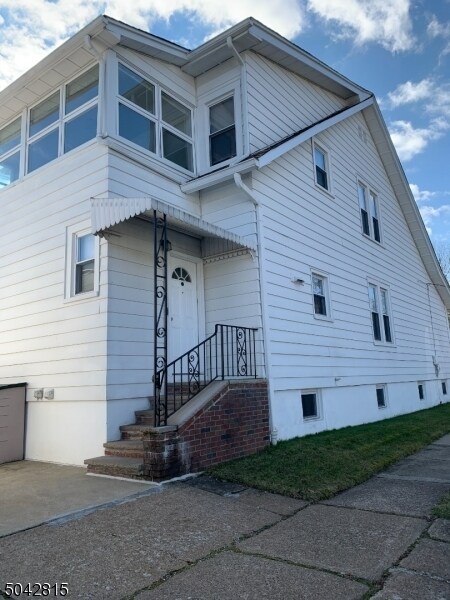 Foto del edificio - 141 Rosengren Ave