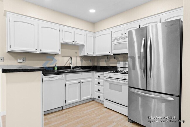Building Photo - 41663 Carol Common