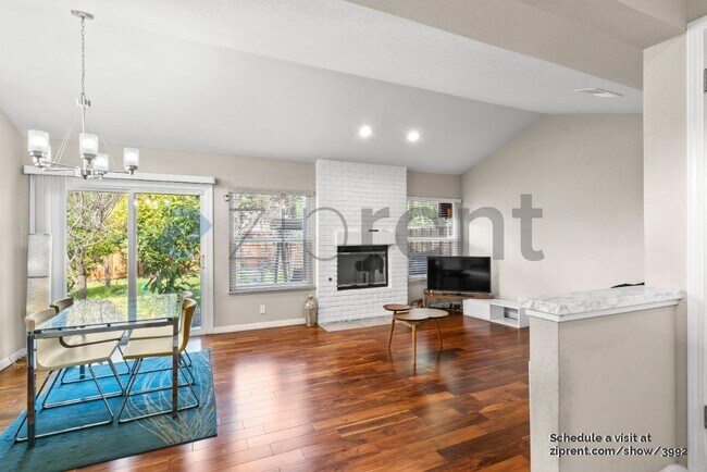 Foto del edificio - 2610 Curtner Glen Ct