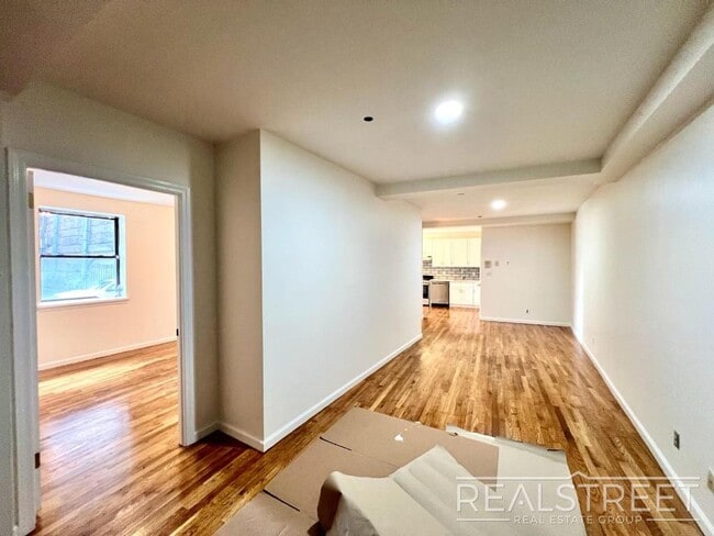 Foto del edificio - Spacious 2 Bedroom in Williamsburg!