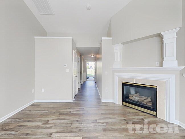 Foto del edificio - 6916 Brandon Chase Ln