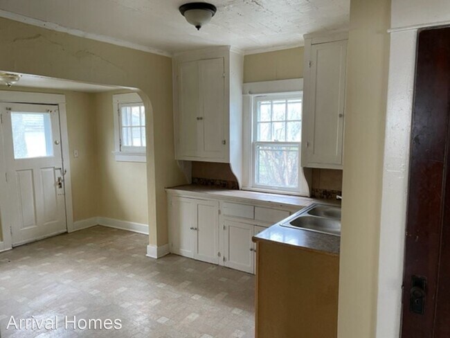Building Photo - 3 br, 1 bath House - 54 E. Bruce Ave.