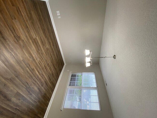 Building Photo - Fantastic Cul-De-Sac Location!