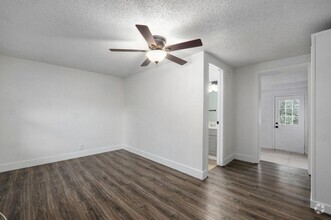 Building Photo - 21 Larue St