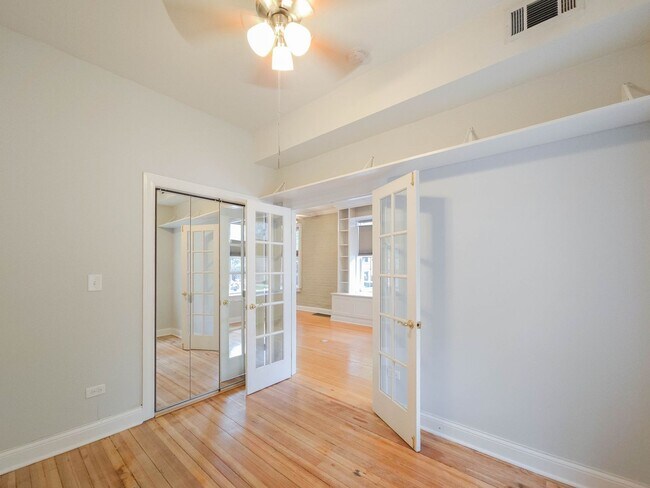 Foto del edificio - 3852 N Southport Ave