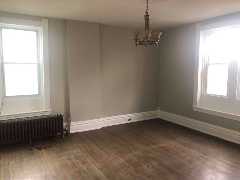 616 Napoleon St Unit Apt 1, Johnstown, PA 15901 Room for Rent in