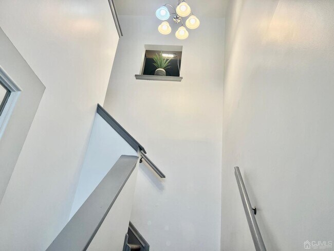 Foto del edificio - 387 Lackland Ave